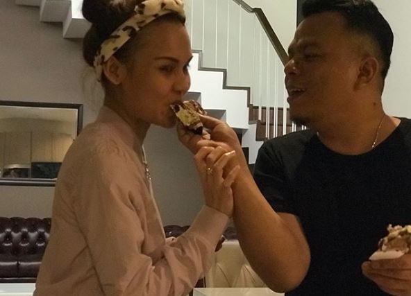 Instagram @taukejambu Tauke ketika menyambut hari jadi isterinya tahun lalu.